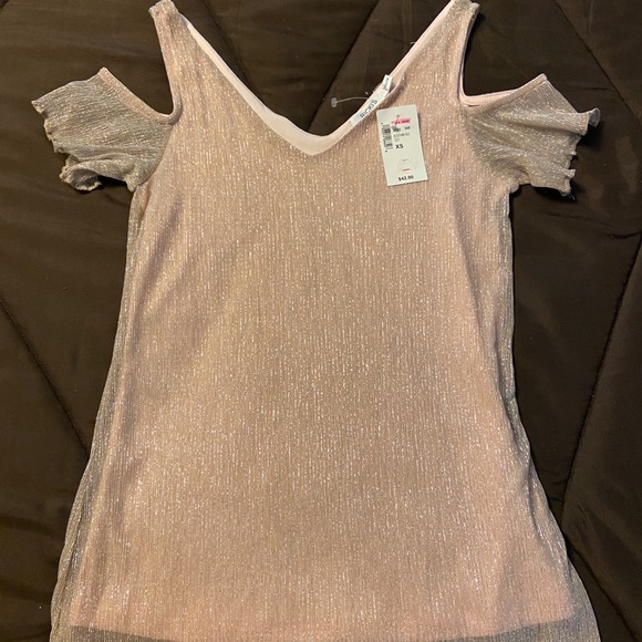 Bnwt cold shoulder top - Picture 1 of 1